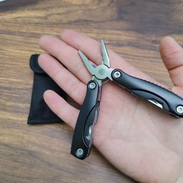 Мультитул - мини 9в1 с плоскогубцами универсальный / Туристический мультиинструмент в чехле / Швейцарский нож карманный